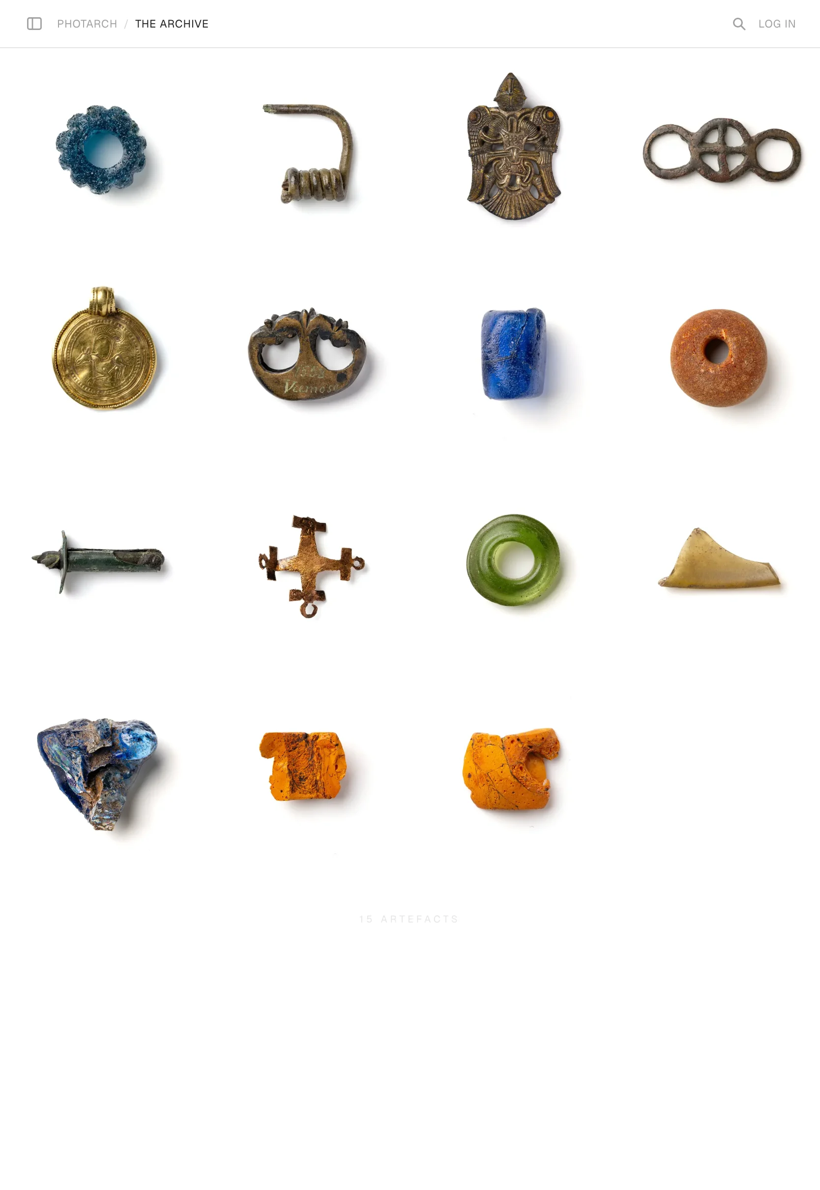 The PHOTARCH web archive: published objects on white